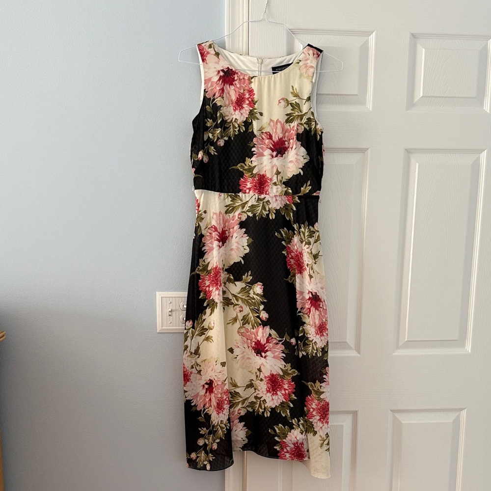 Chic Floral Midi Dress - Black and Pink